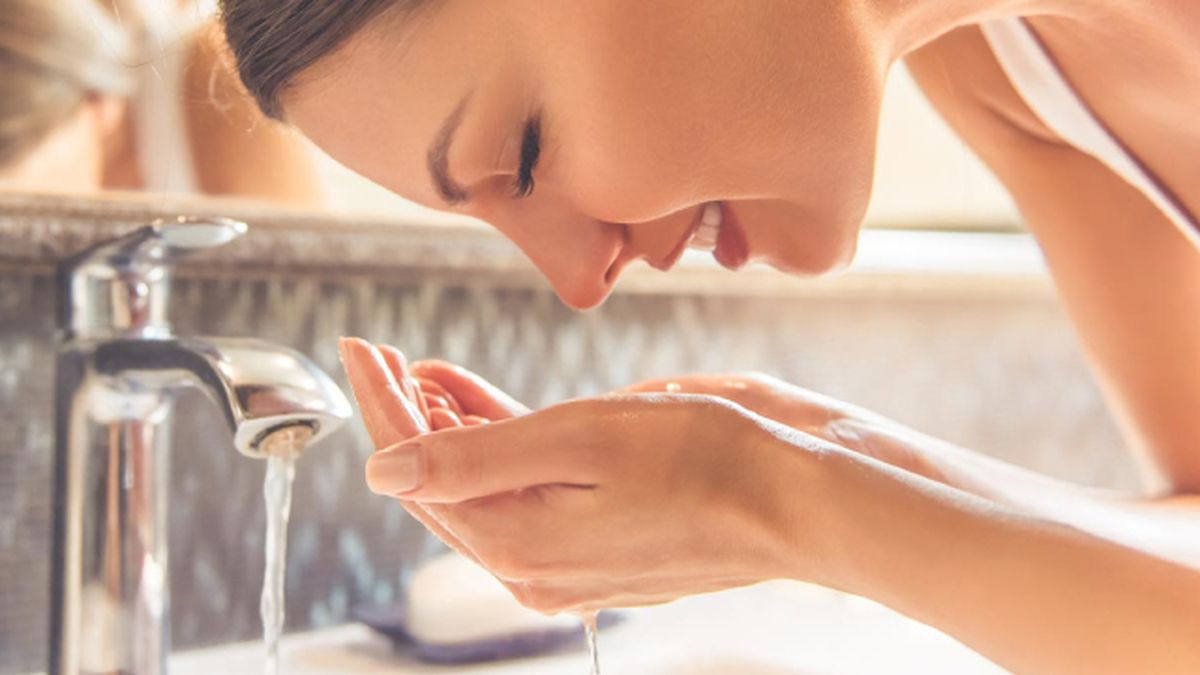 lavar cara agua tibia 1
