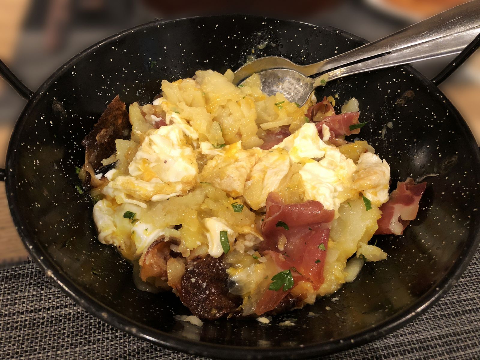 Recién servidos, a la espera de ese momento perfecto en que se rompen en la mesa y todo se mezcla.