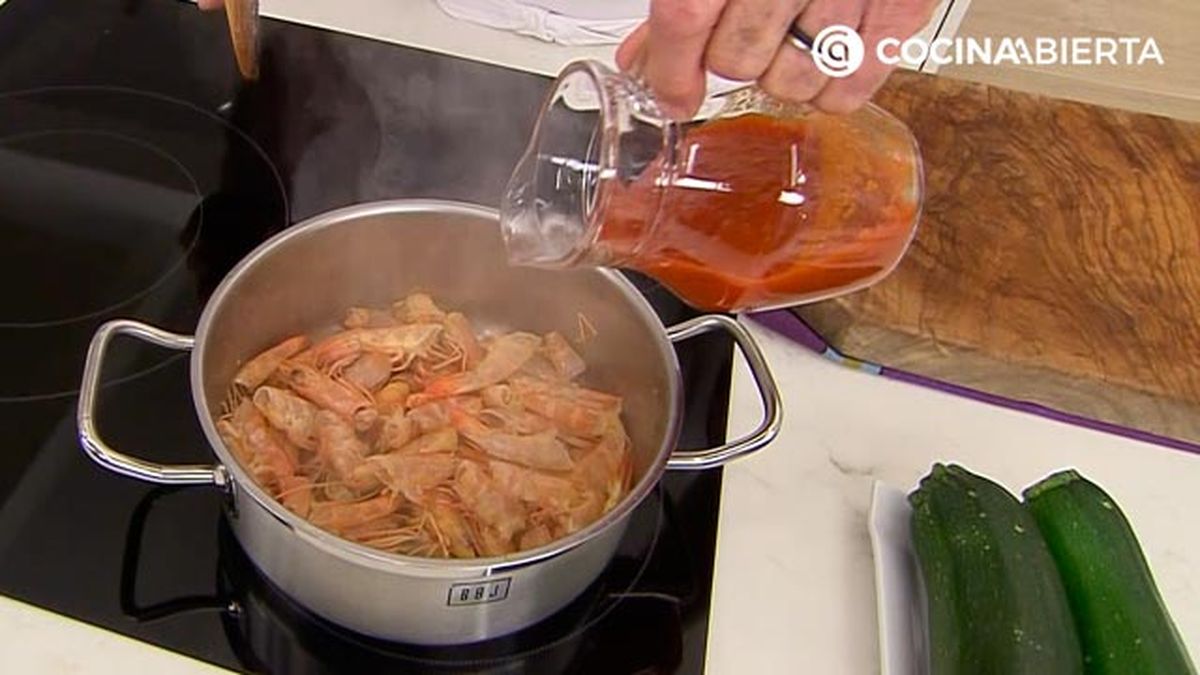 espaguetis de calabacin con langostinos receta karlos arguinano karl6765031 paso2