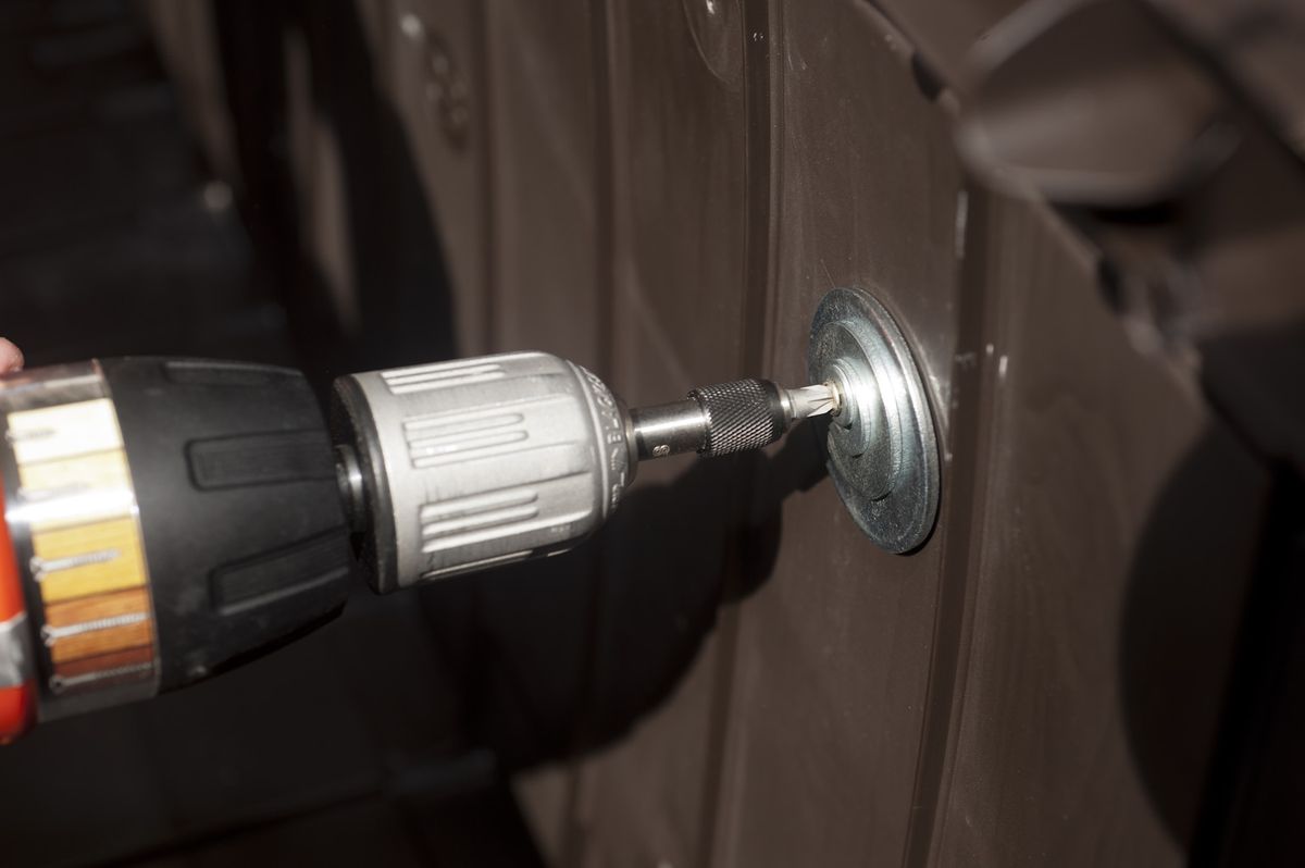 Bricomania 705 Sujetar mueble de exterior p4