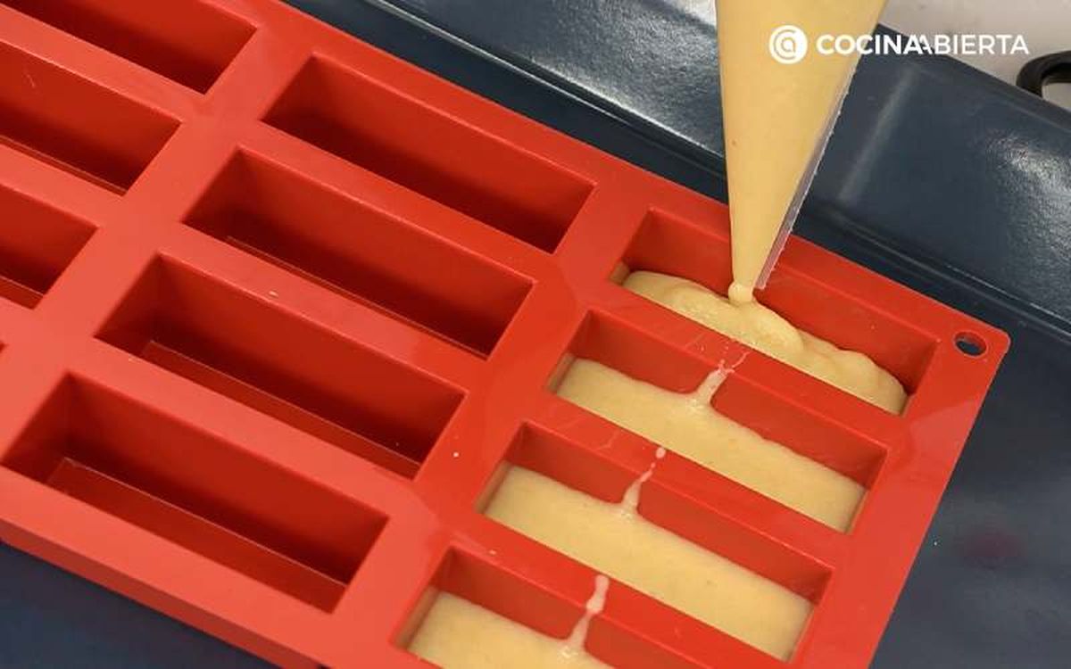 Rellena el molde de silicona