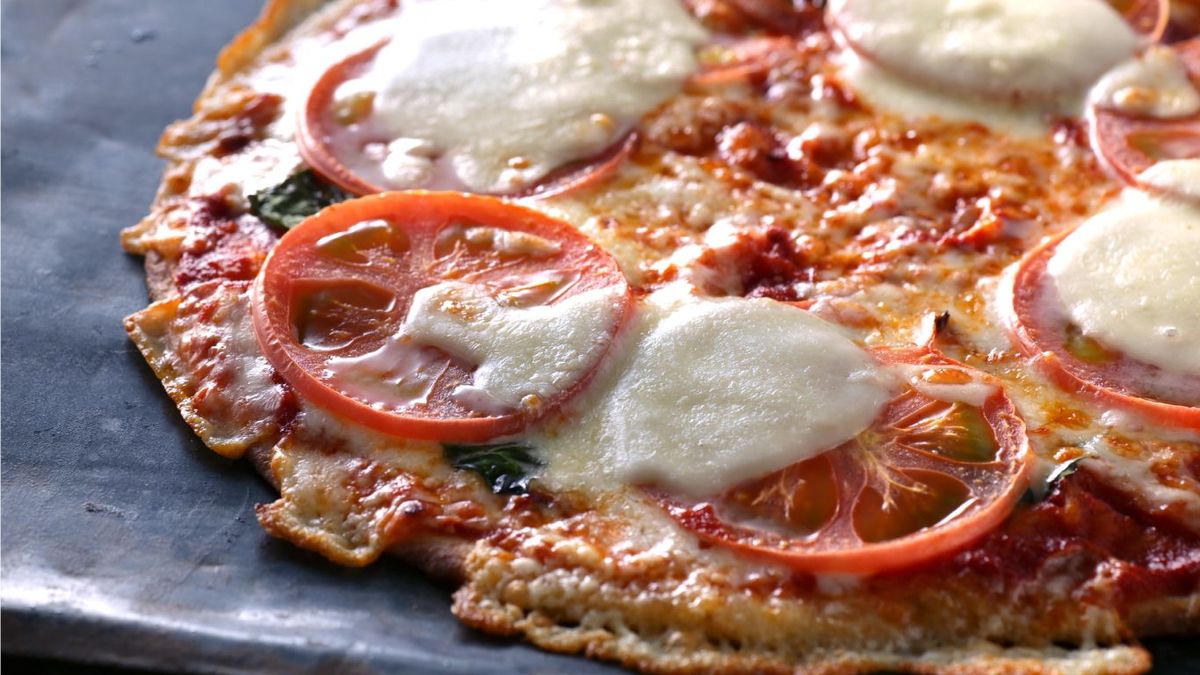 Pizza con tortilla de trigo como base