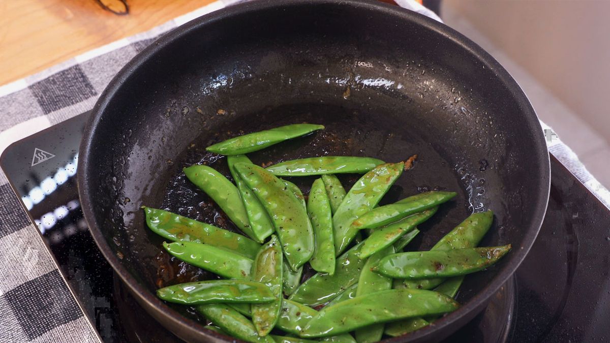 Receta de sepia a la plancho con alioli y tirabeques  paso 6