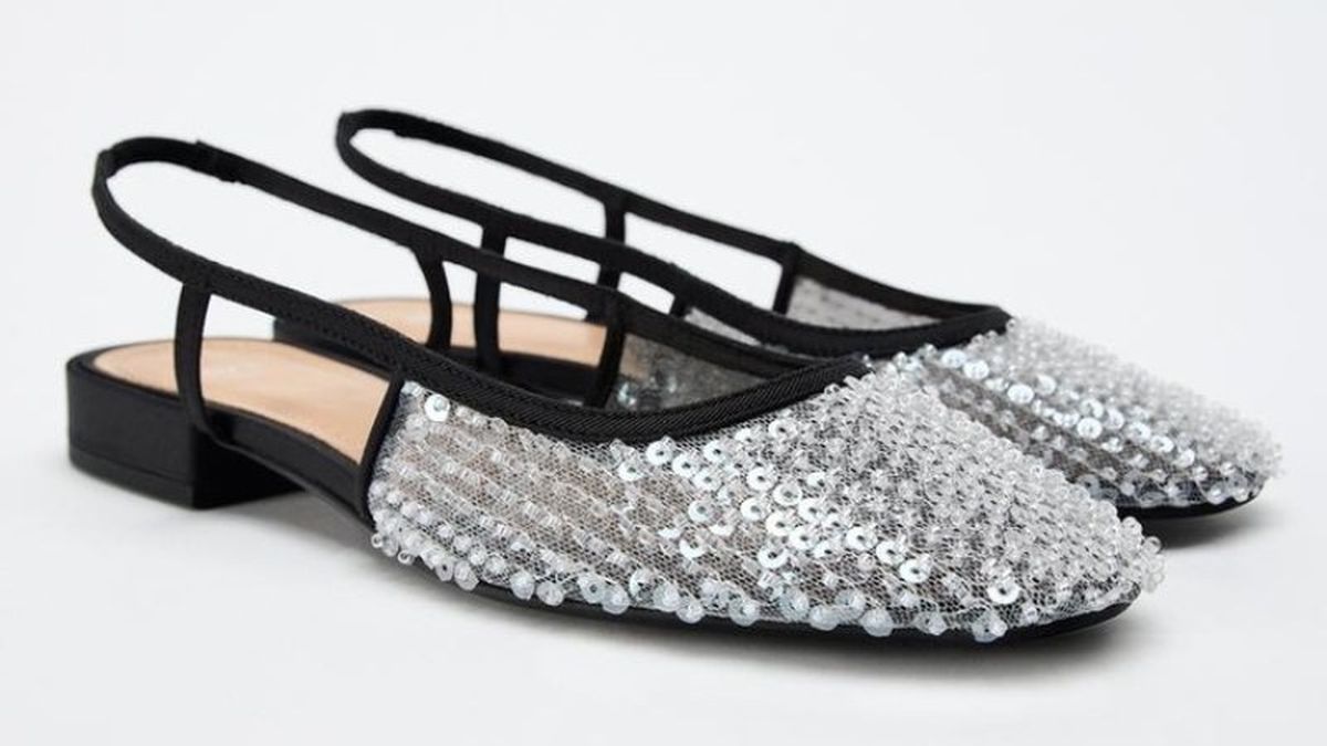 Zapato destalonado con lentejuelas plateadas