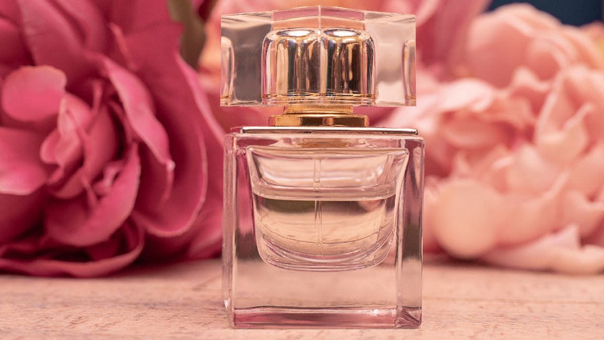 La diferencia esencial entre colonia y perfume radica en su concentración de aceites