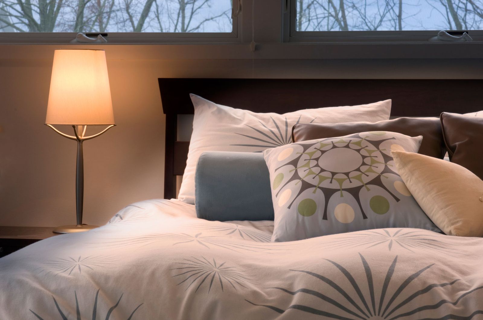 Cómo hacer que el dormitorio parezca más grande iluminacion Cómo hacer que el dormitorio parezca más grande iluminacion