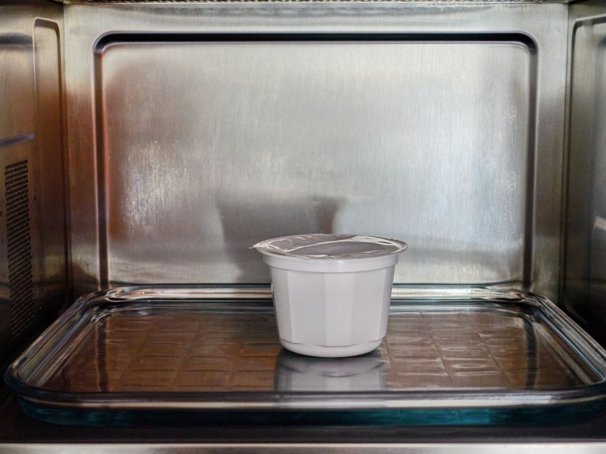 Tarrinas de helado, recipientes de yogur y envases de comida rápida se deforman fácilmente