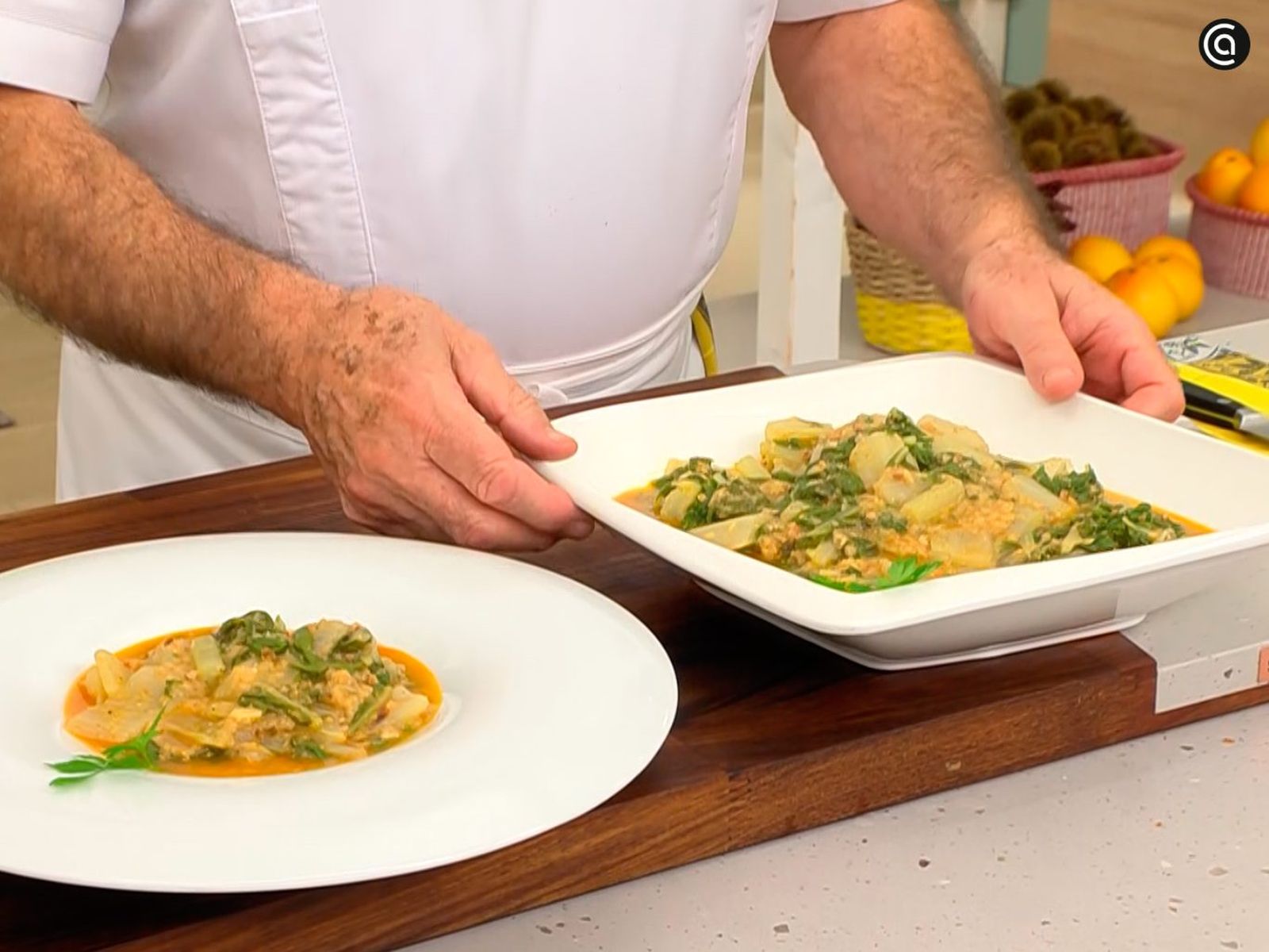 Sirve el plato y decora con unas hojas de perejil