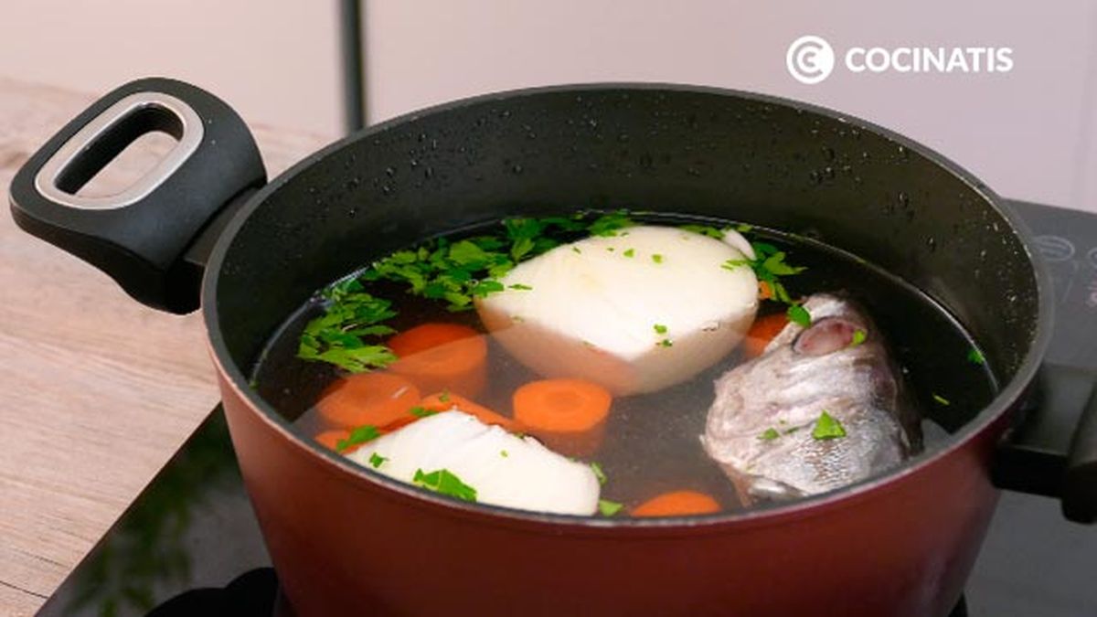 Receta de sopa de pescado a lo pobre  paso 1