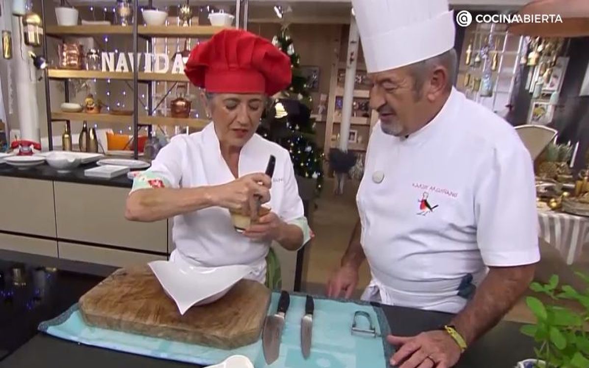 Desmolda los flanes con cuidado