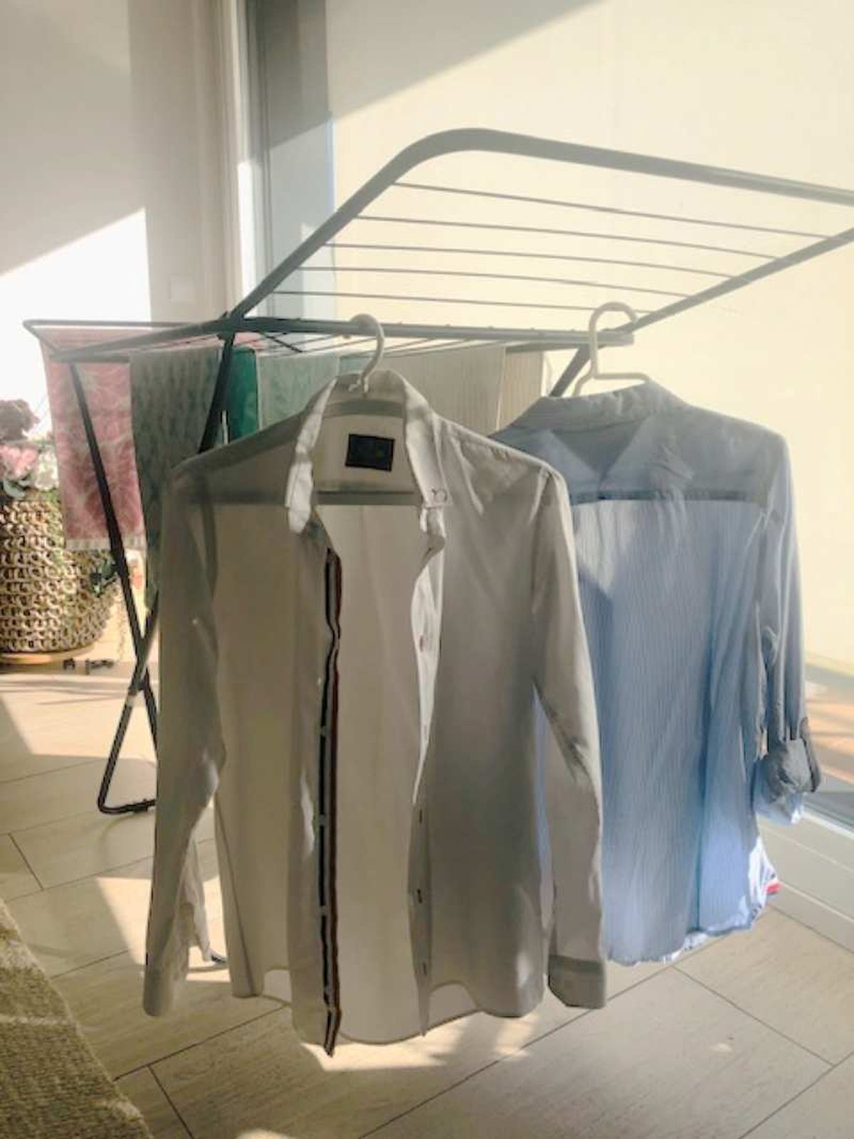 Las camisas es mejor tenderlas con percha