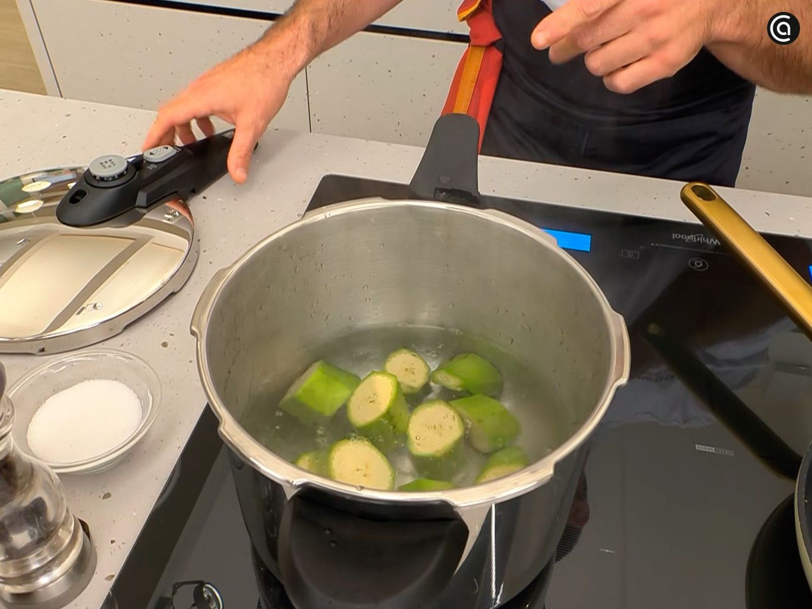 Joseba Arguiñano cocina el plátano macho olla rápida Joseba Arguiñano cocina el plátano macho olla rápida
