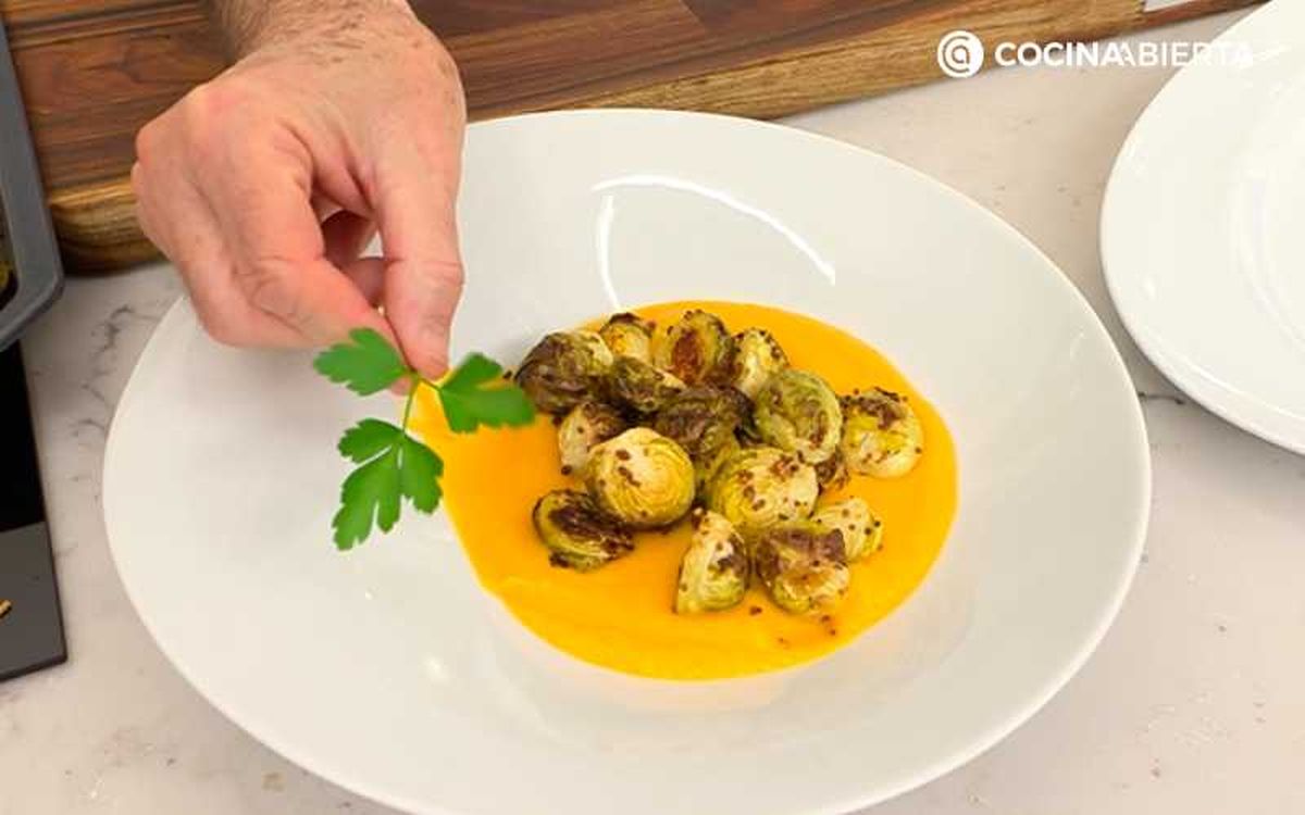 Sirve las coles de Bruselas asadas al horno