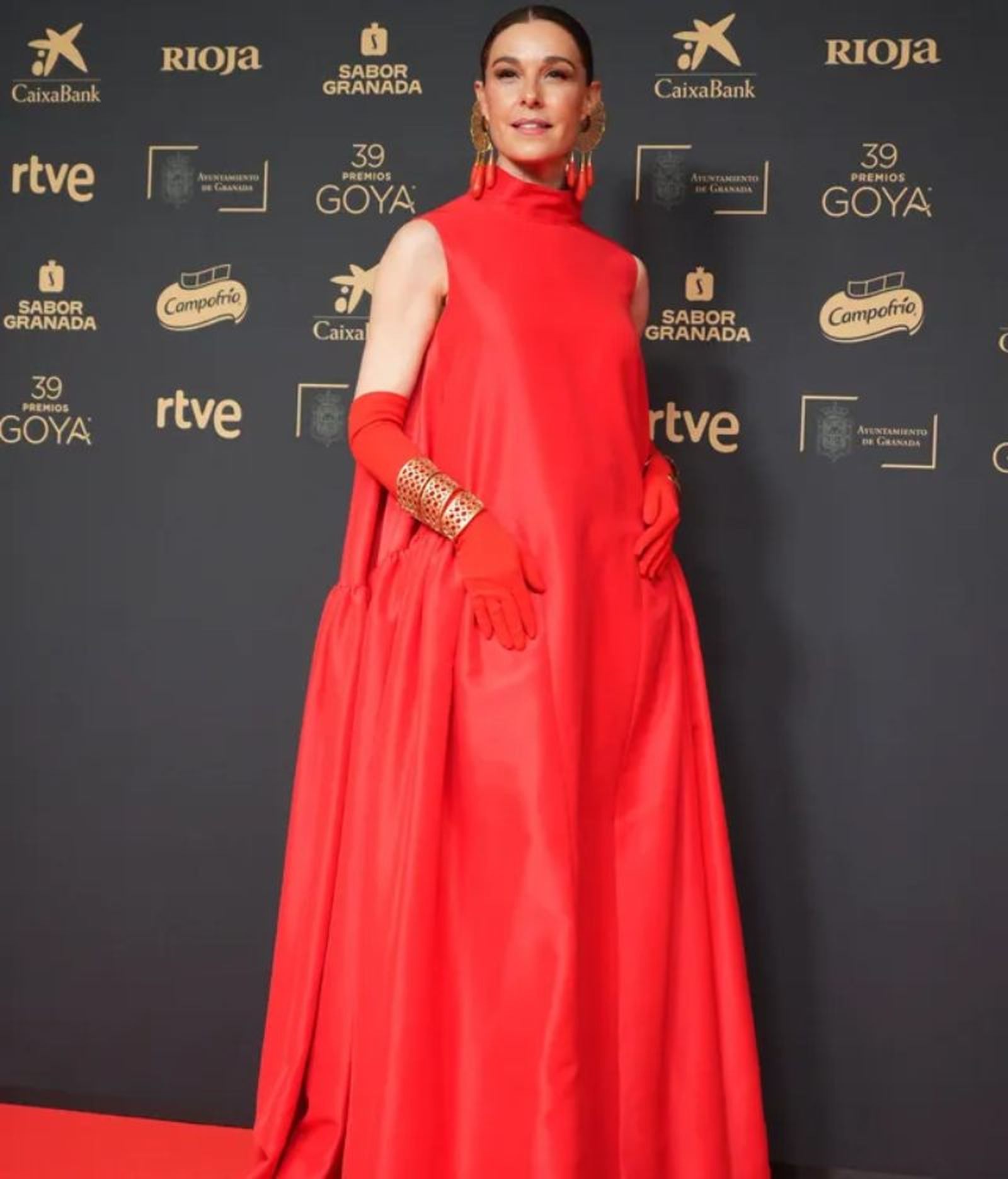 Raquel Sánchez Silva con vestido rojo en los premios Goya 2025 Raquel Sánchez Silva con vestido rojo en los premios Goya 2025