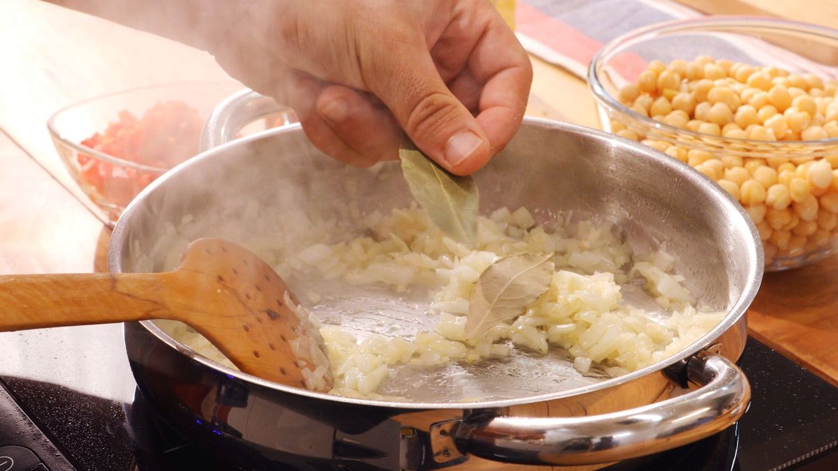 Garbanzos con tomate   Paso 2