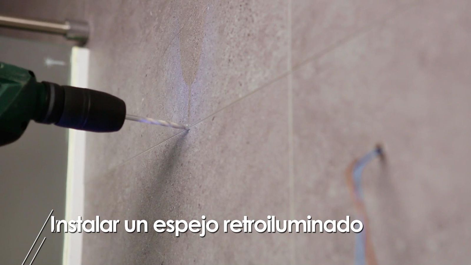 Colocar un espejo retroiluminado en el baño paso 2 Colocar un espejo retroiluminado en el baño paso 2