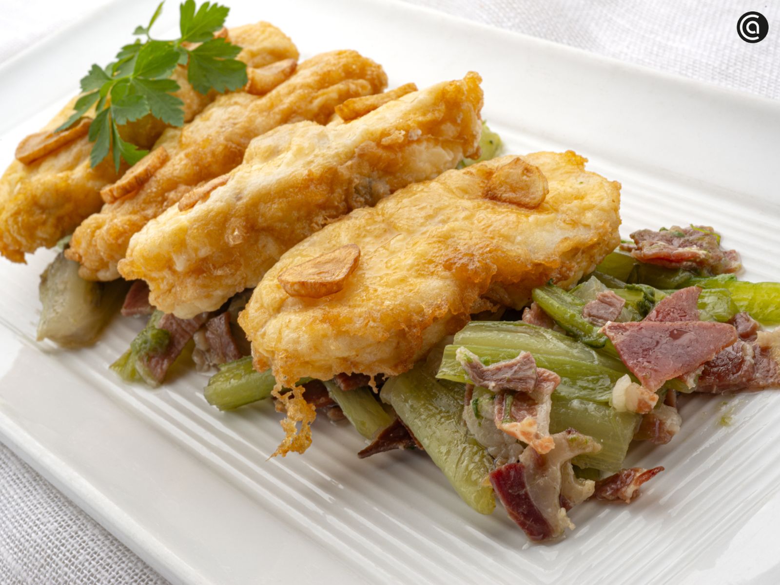 Rape rebozado con borrajas y jamón serrano