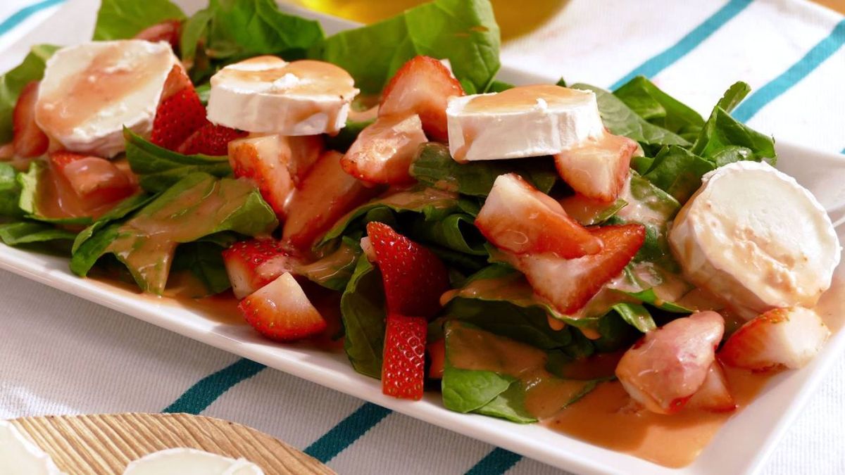 Ensalada de fresas, espinacas y queso de cabra 