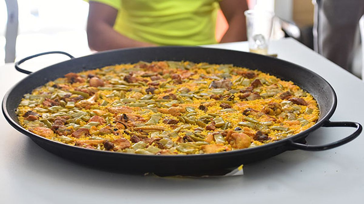 Paella, la comida perfecta para compartir con amigos y familia