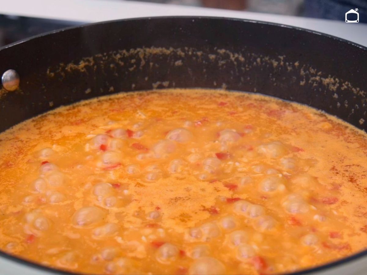 Cuece el arroz con atún