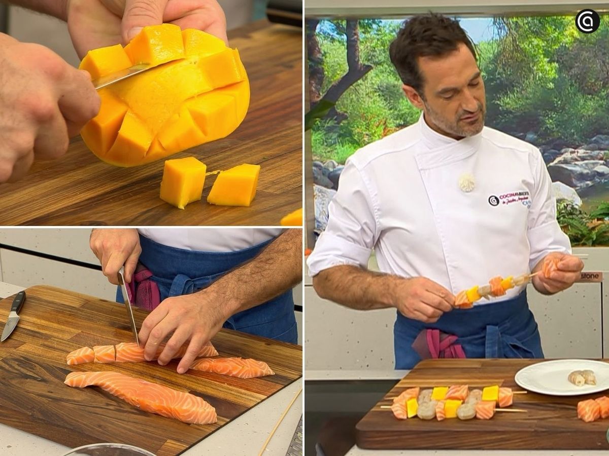Corta los ingredientes y ensarta el salmón, el mango y los langostinos