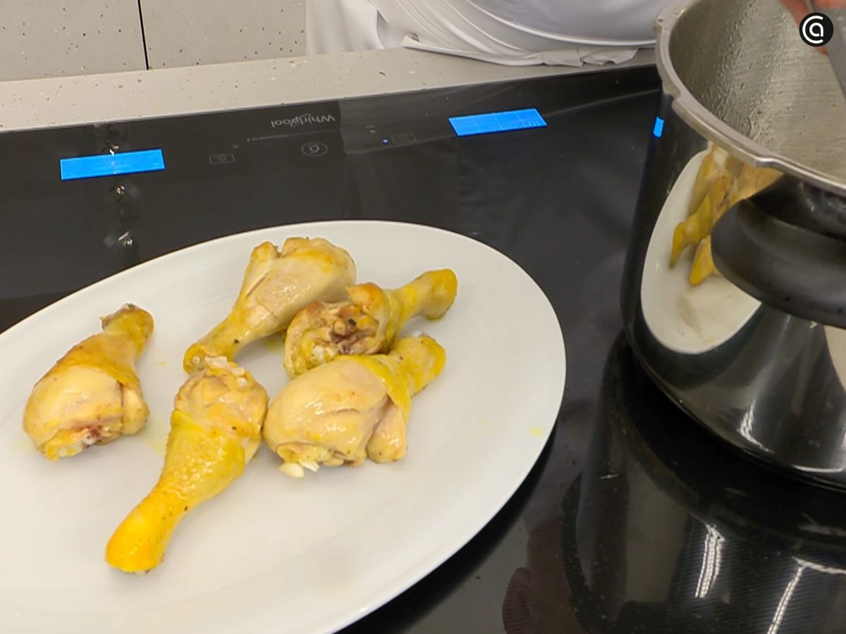 Dora bien los jamoncitos de pollo por todos lados y reserva