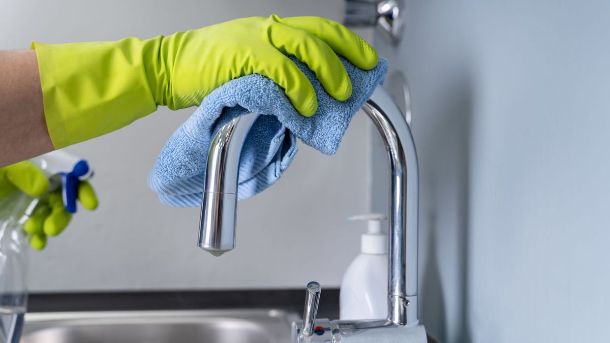 Limpiar el grifo de la cocina