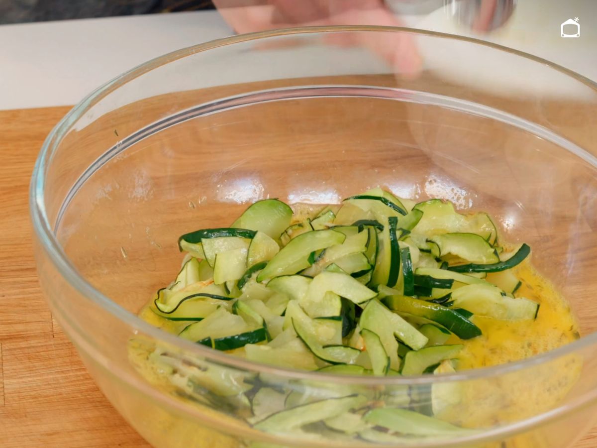 Mezcla bien los ingredientes para el relleno