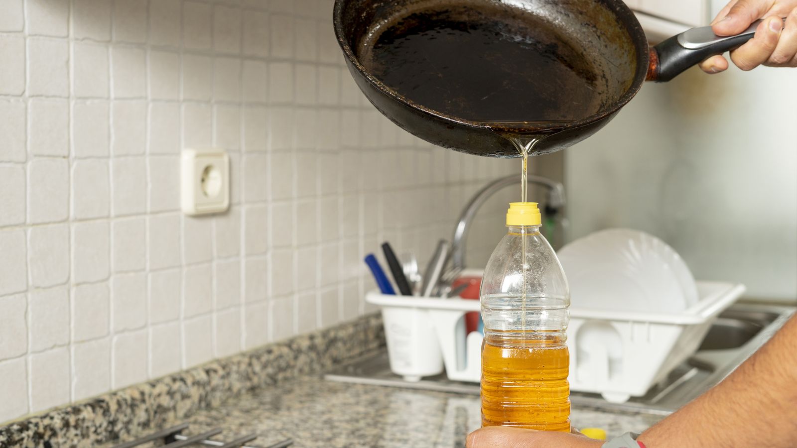 No es recomendable reutilizar el aceite No es recomendable reutilizar el aceite