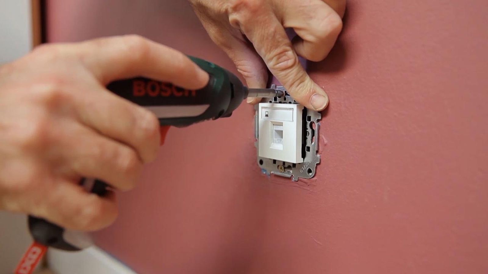 Cómo conectar una toma de red RJ45 paso 7 Cómo conectar una toma de red RJ45 paso 7