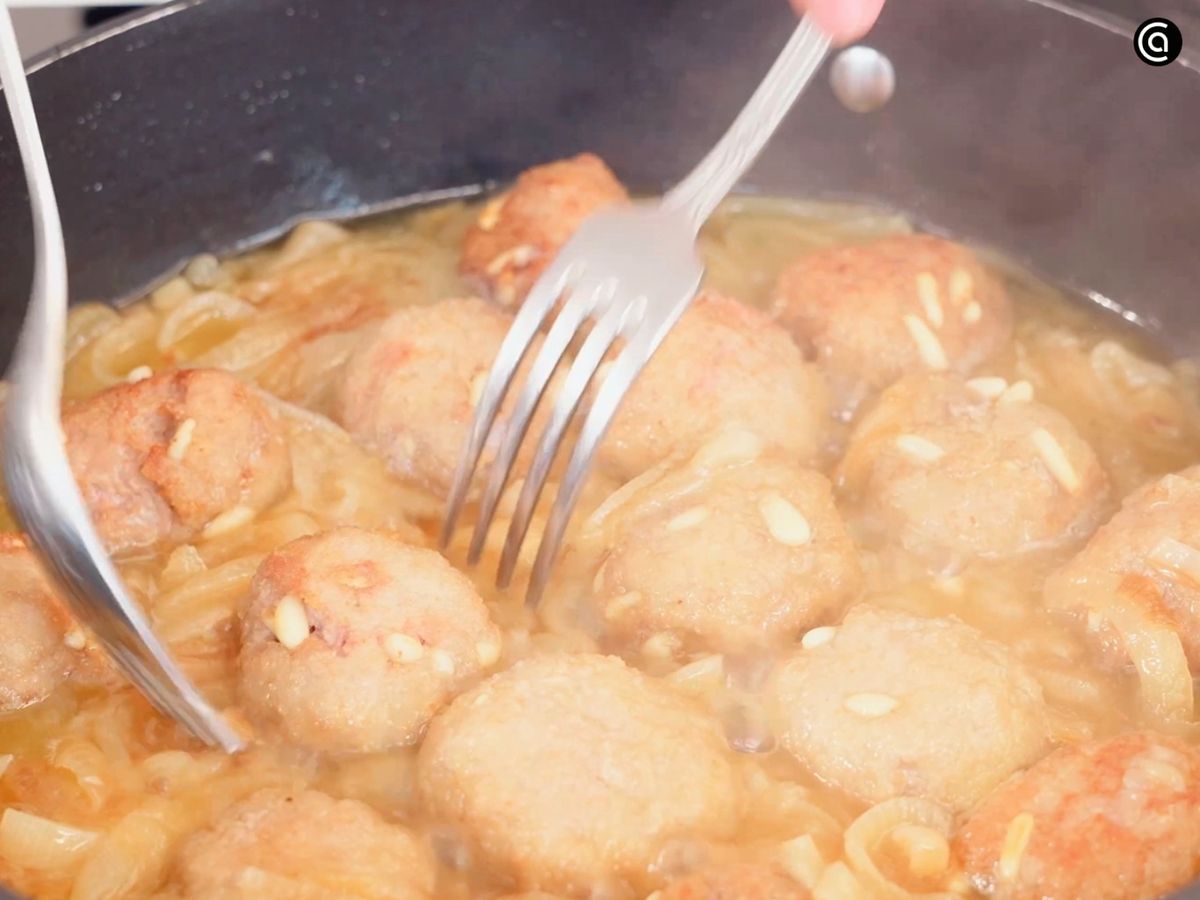 Albóndigas en salsa de cebolla - paso 4