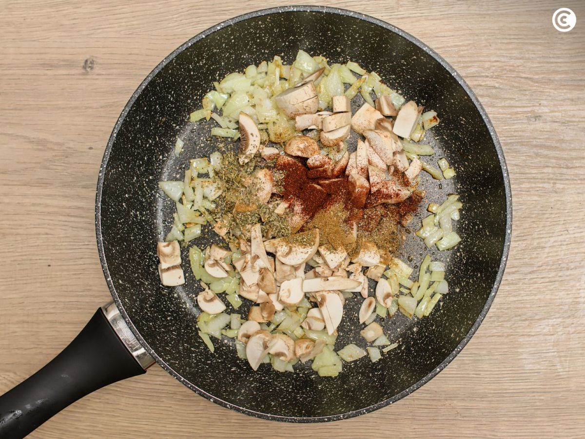 Sofrito con especias para las hamburguesas de garbanzos