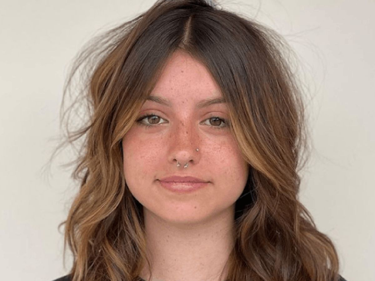 Corte wolf cut en un rostro ovalado