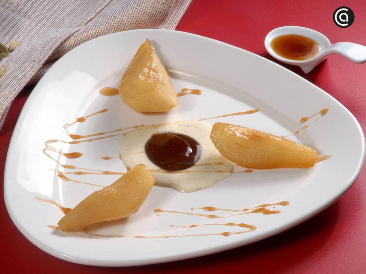 Peras salteadas,  un postre elegante que combina un dulzor suave con el toque especiado y aromático del cardamomo.
