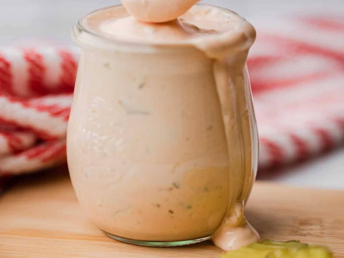 La salsa tipo Big Mac es ideal para hamburguesas gourmet.