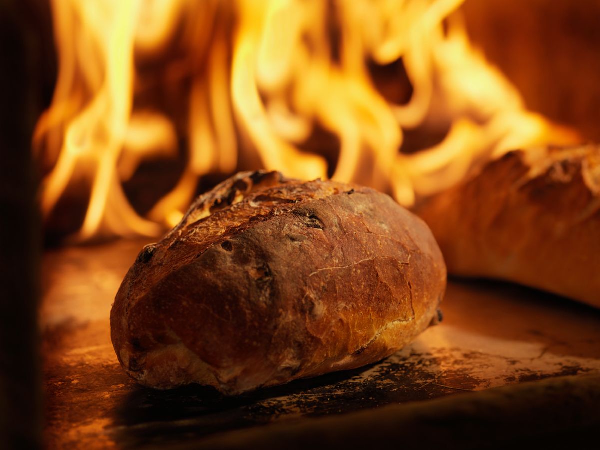 El fuego del horno, símbolo de vida y protección, fue durante siglos el corazón de la casa.