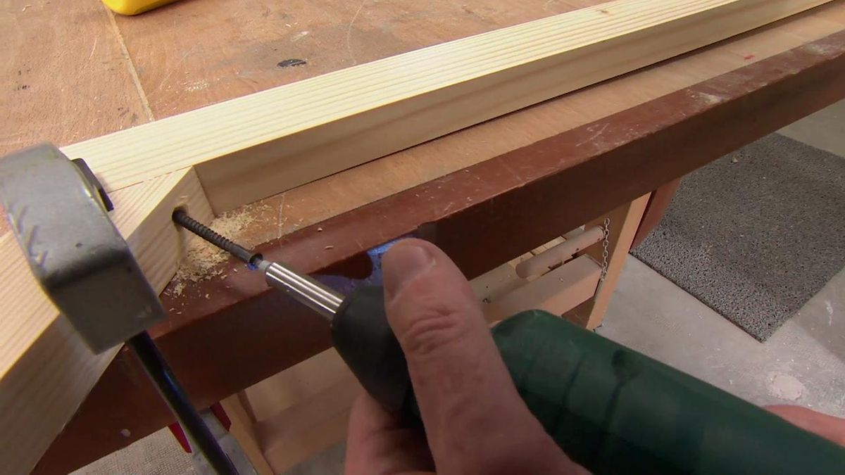 Como hacer un perchero de pie de madera paso 6