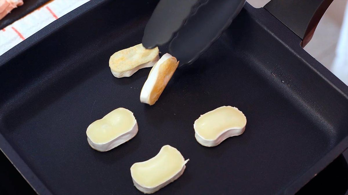 Receta de ensalada templada con queso de cabra, cebolla caramelizada y nueces  paso 2