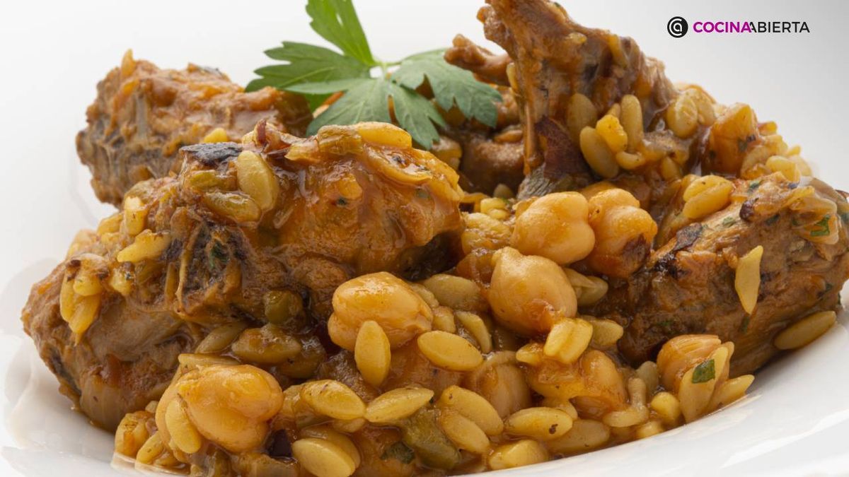 Gurullos con conejo y garbanzos