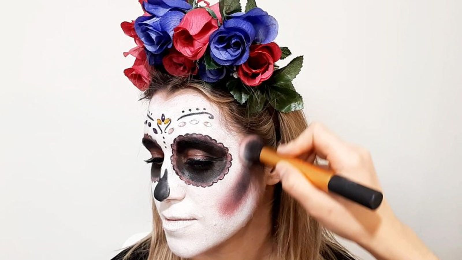 Cómo hacer maquillaje de Catrina o calavera mexicana - paso 8 Cómo hacer maquillaje de Catrina o calavera mexicana - paso 8