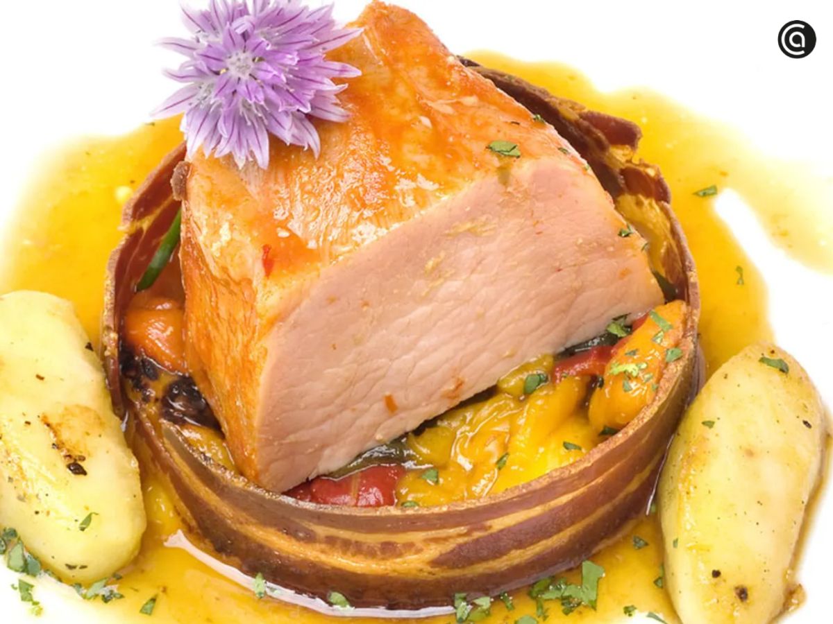 Un lomo cocinado a baja temperatura: jugoso por dentro, dorado por fuera y con una intensidad de sabor que solo se consigue cocinando sin prisas.