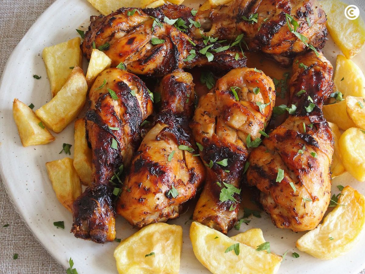 Muslos de pollo con patatas en freidora de aire