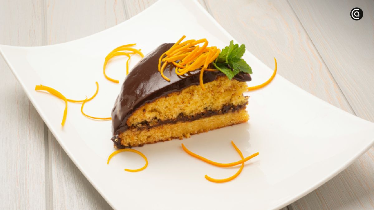 Tarta de naranja y chocolate es dulce, intensa y de temporada