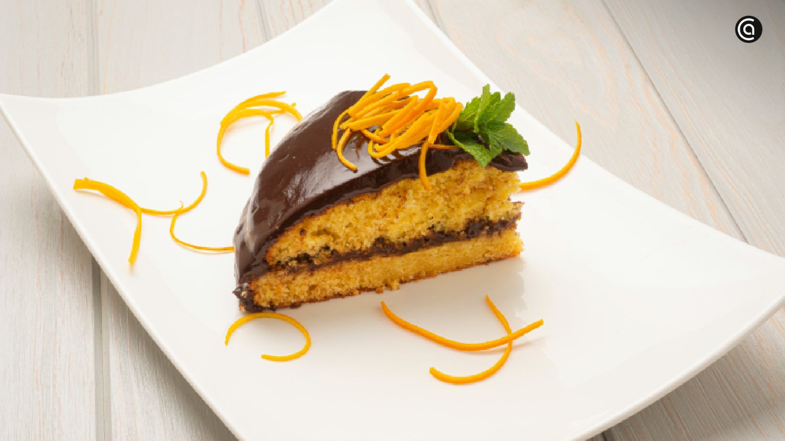 Tarta de naranja y chocolate es dulce, intensa y de temporada