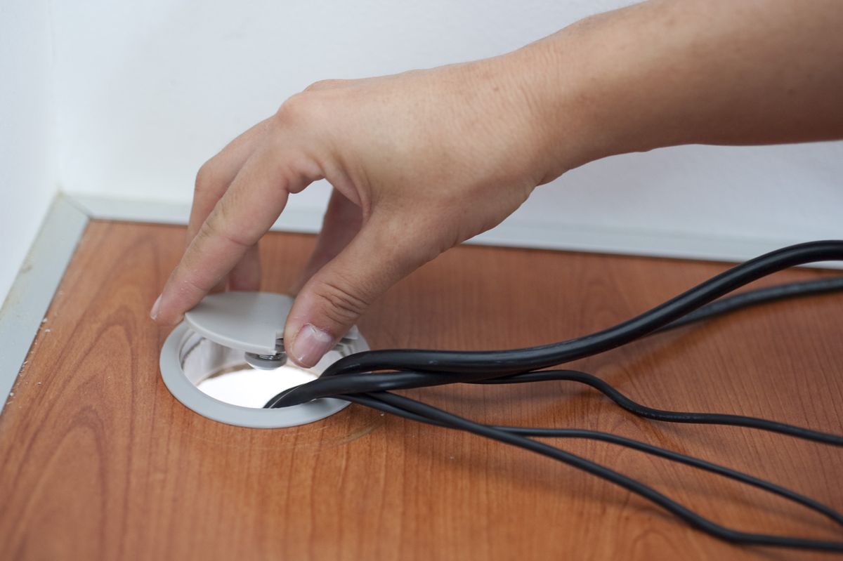 Bricomania 665 Colocar tapa pasacables p7