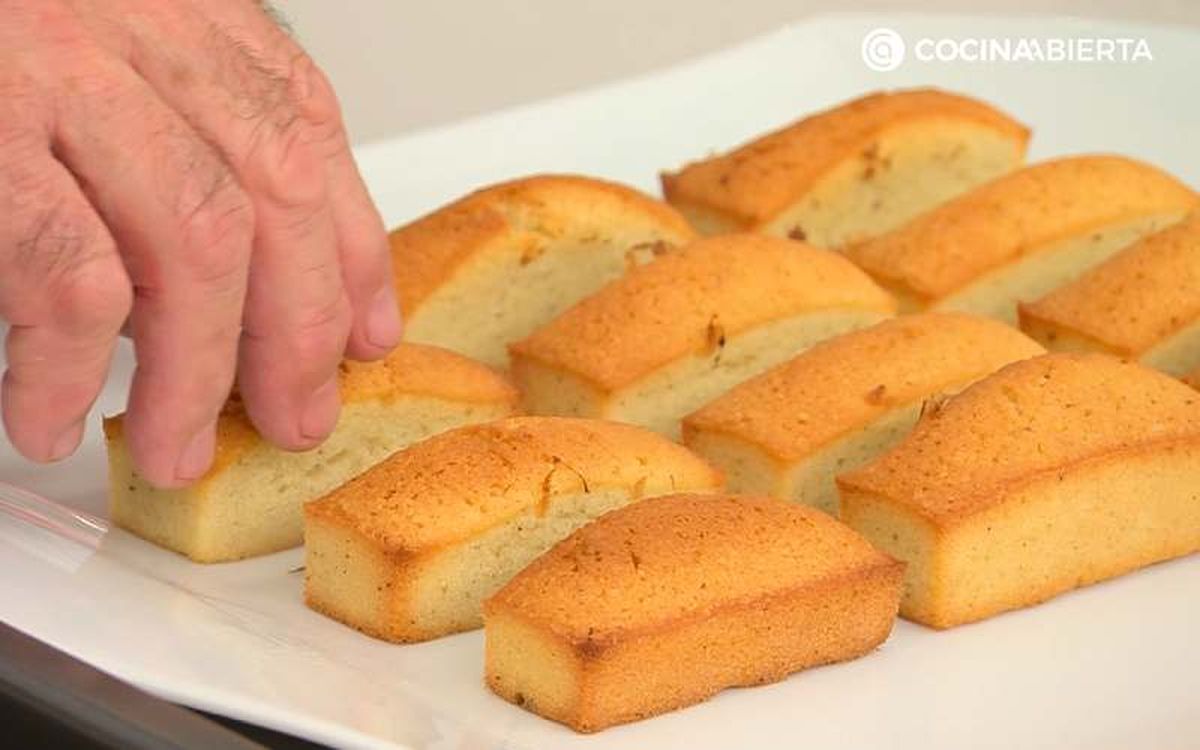 Déjalos enfriar y desmóldalos