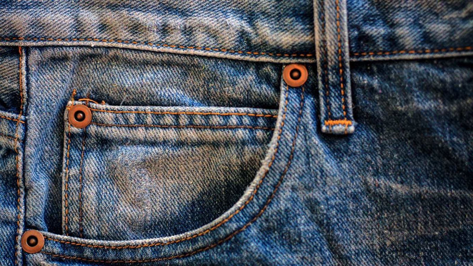 Los remaches de un pantalón vaquero