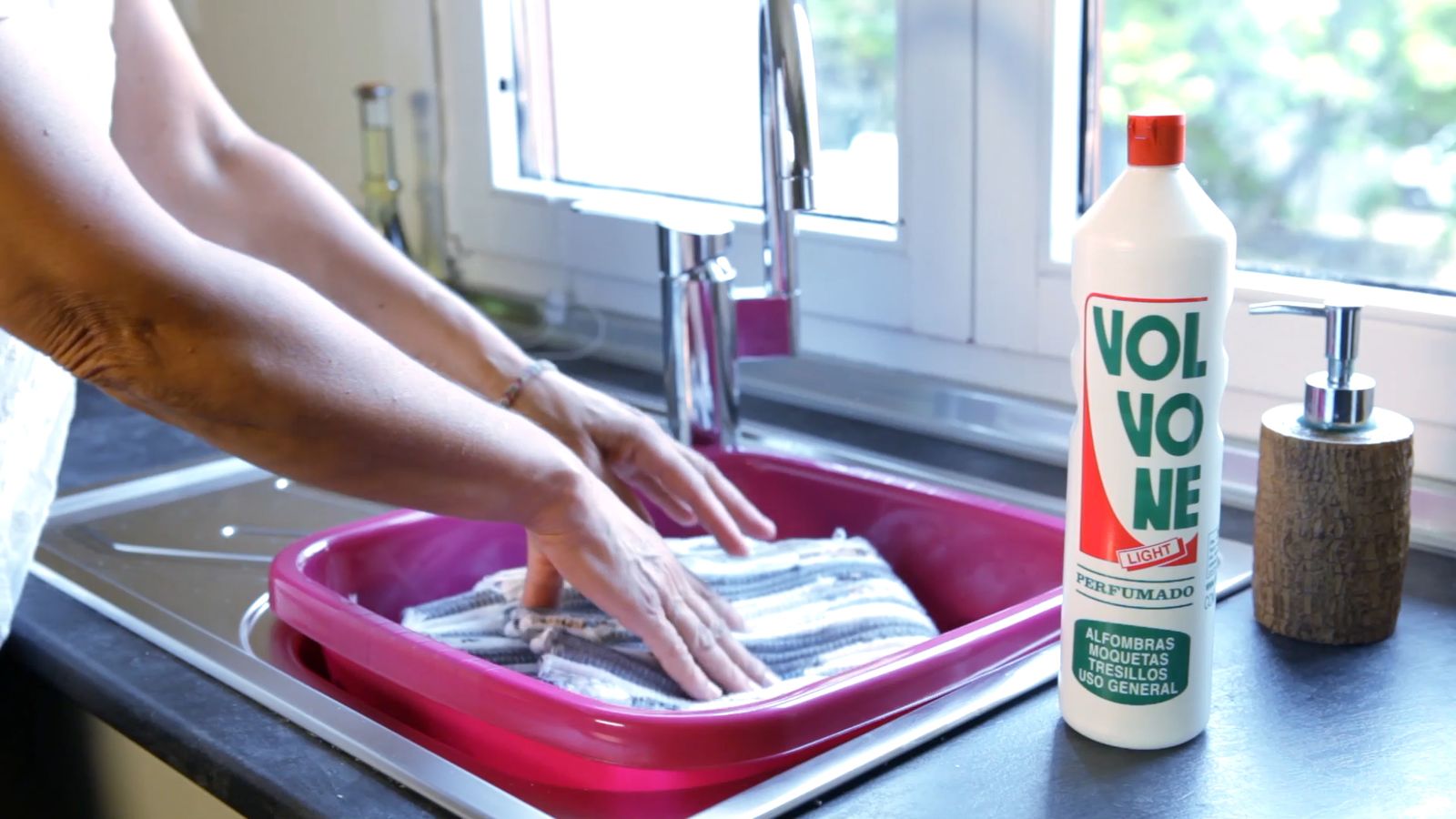 12 limpiar alfombras moquetas volvone light paso 2