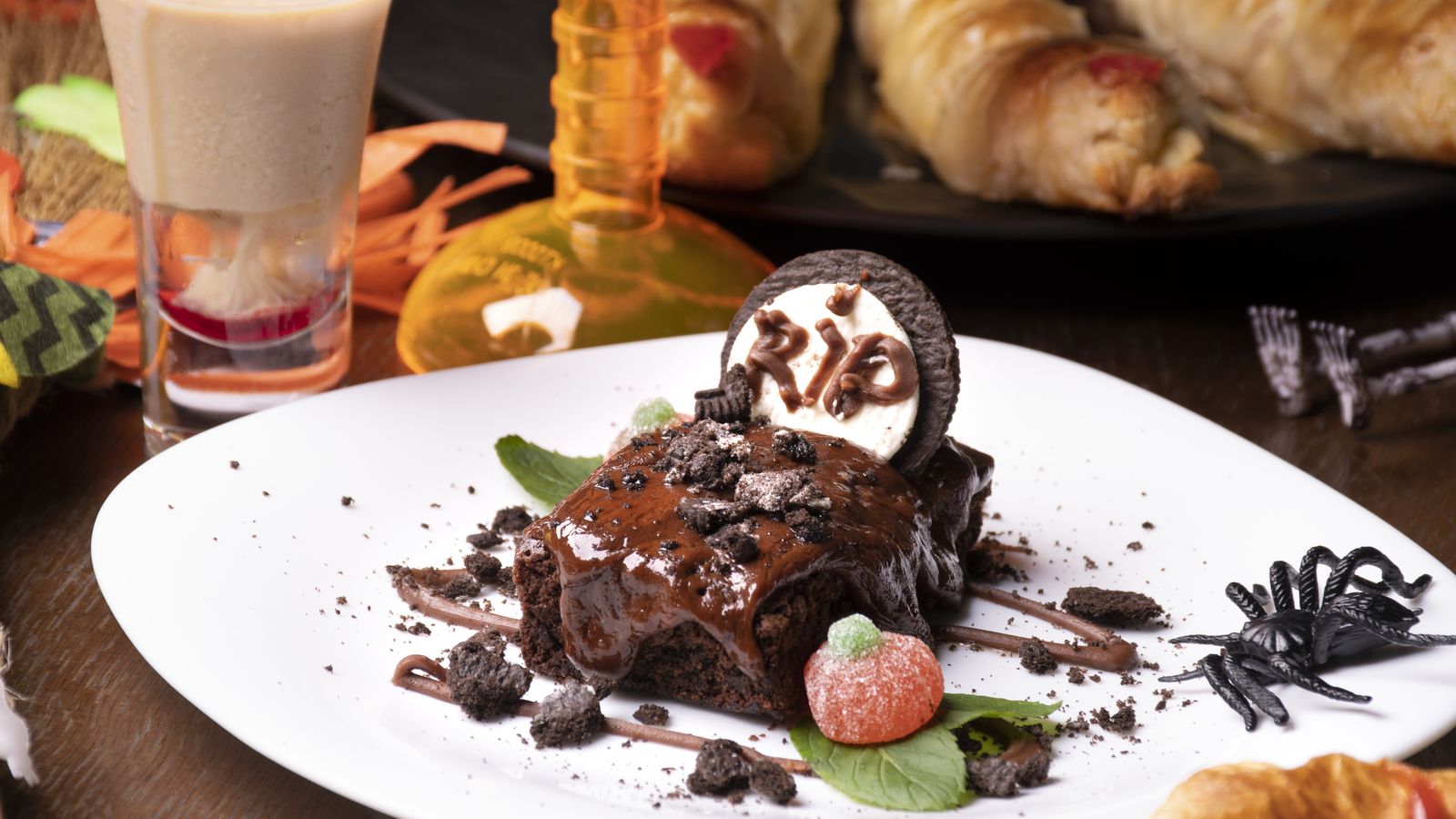 Convierte un brownie en un cementerio de Halloween