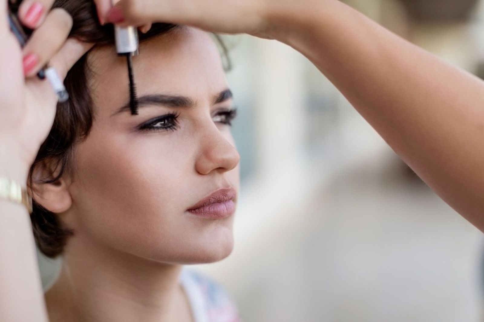 Utiliza productos específicos para las cejas finas y despobladas Utiliza productos específicos para las cejas finas y despobladas